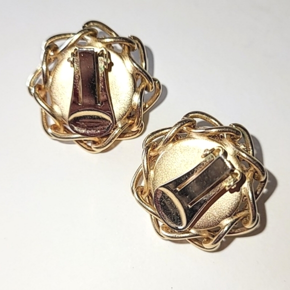 BAROQUE FAUX PEARL & AURORA BOREALIS CLIP-ON EARRINGS - Picture 4 of 7